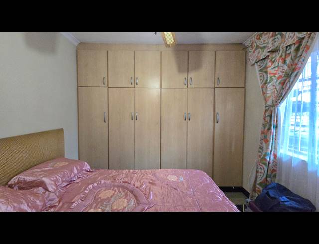 3 BEDROOM FREEHOLD FOR SALE IN SHALLCROSS